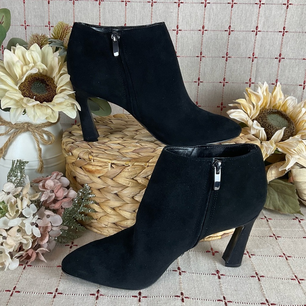 Nine West “Raze” Black Suede High Heeled Ankle Boots Size 8.5 Stiletto Heel Boot - Picture 3 of 5